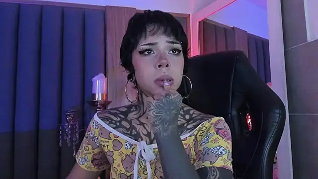 misstomie  online show from April 2026 06:22:01 PM