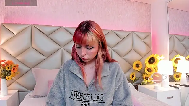 dafnne hall online show from November 2025 04:12:02 AM