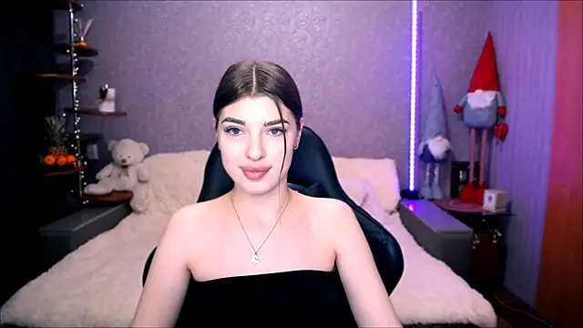 Snapshot of Dianaa_Lee0 chatting on December 2025 09:54:01 PM Dianaa Lee0 online show from December 2025 09:54:01 PM