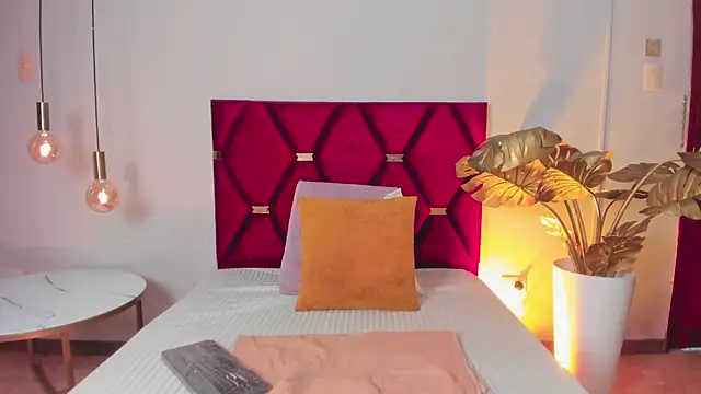 SamantaVee online show from September 2025 11:44:02 AM