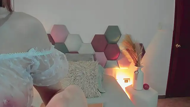 SamantaVee online show from November 2025 11:43:01 AM