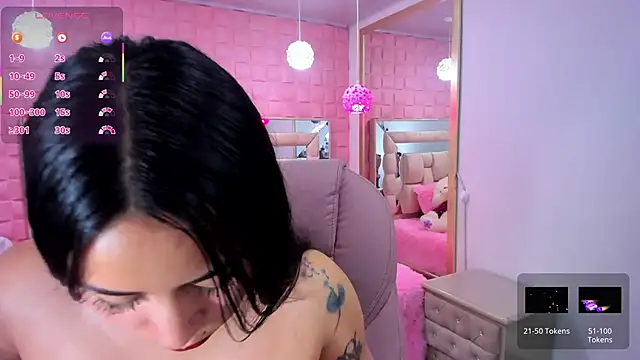  laaura  online show from November 2025 07:24:01 PM