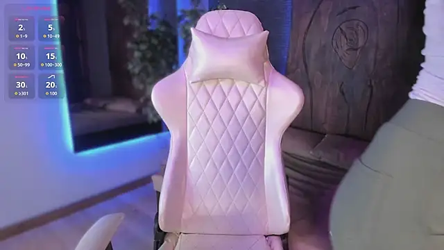 Snapshot of RenataLeclair chatting on December 2025 04:25:01 PM RenataLeclair online show from December 2025 04:25:01 PM