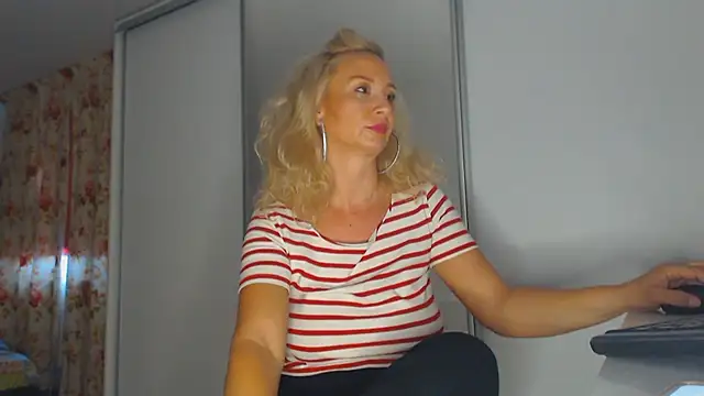 merlyn4 online show from September 2025 09:43:02 AM