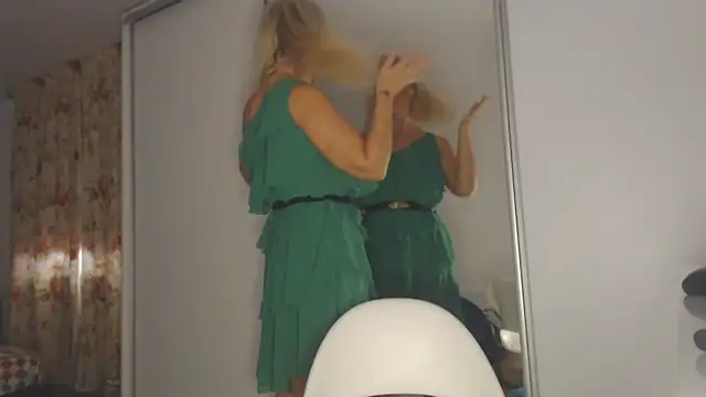 merlyn4 online show from October 2025 12:36:02 PM