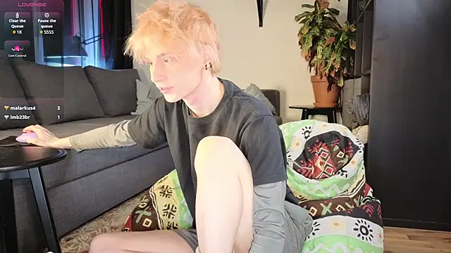 Snapshot of Your_avatar chatting on February 2026 10:08:02 PM Your avatar online show from February 2026 10:08:02 PM