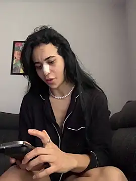 itsyourgirltee online show from December 2025 11:52:02 AM