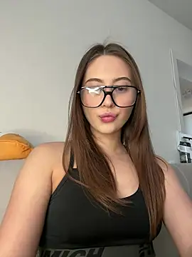 Snapshot of StellarAlice chatting on April 2026 10:57:02 AM StellarAlice online show from April 2026 10:57:02 AM