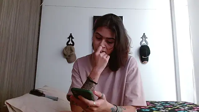 Snapshot of Crystal_Star_ chatting on May 2026 04:47:01 PM Crystal Star online show from May 2026 04:47:01 PM