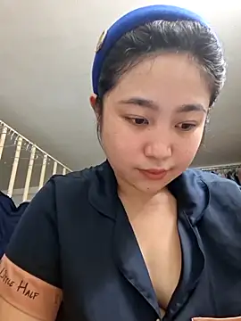 Snapshot of Minn-cute chatting on March 2026 04:18:02 AM Minn-cute online show from March 2026 04:18:02 AM