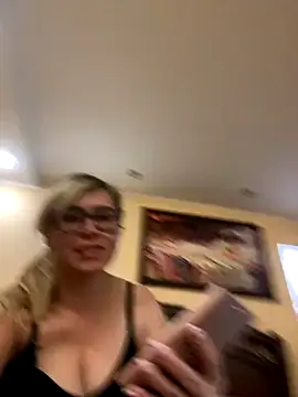 Crystal00Girl online show from October 2025 07:00:01 PM