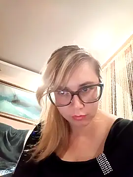 Crystal00Girl online show from October 2025 08:53:02 PM