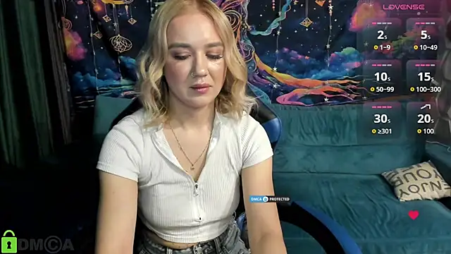 Snapshot of CrystalGirl99 chatting on February 2026 01:48:02 PM CrystalGirl99 online show from February 2026 01:48:02 PM