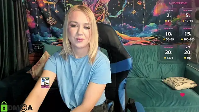 Snapshot of CrystalGirl99 chatting on February 2026 08:14:01 AM CrystalGirl99 online show from February 2026 08:14:01 AM