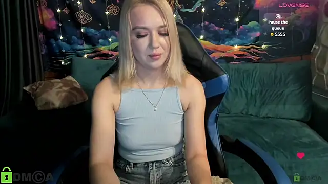 Snapshot of CrystalGirl99 chatting on March 2026 08:10:02 AM CrystalGirl99 online show from March 2026 08:10:02 AM