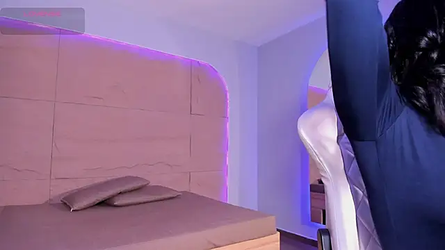 HannahMontgomery online show from November 2025 04:40:02 PM