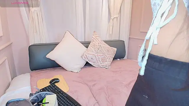 Nahomi key  online show from November 2025 07:57:01 PM