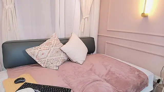 Nahomi key  online show from November 2025 07:43:01 PM