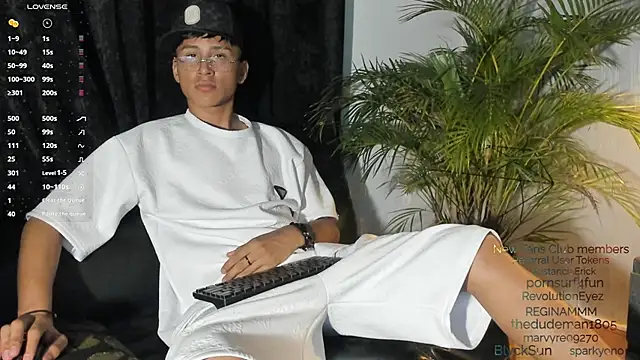 Daddy Darcks online show from October 2025 04:32:01 AM