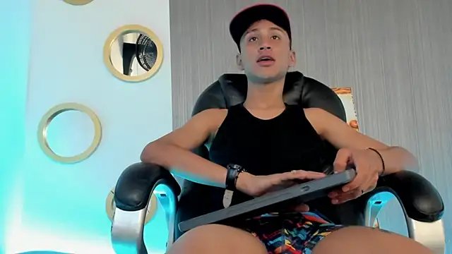 Daddy Darcks online show from November 2025 08:19:01 PM