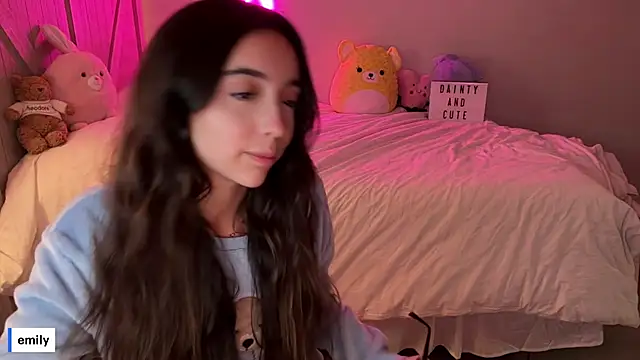 Snapshot of emmyfawn chatting on September 2025 04:23:01 AM emmyfawn online show from September 2025 04:23:01 AM