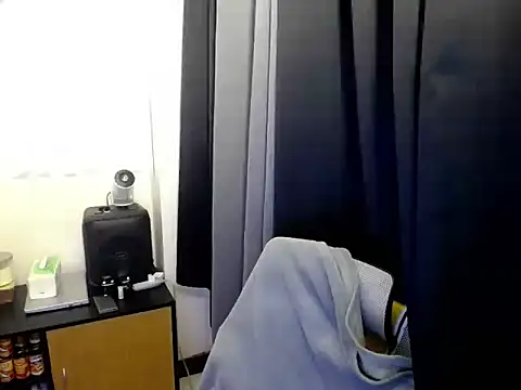 Snapshot of Thefriskyasian chatting on September 2025 06:20:02 PM Thefriskyasian online show from September 2025 06:20:02 PM