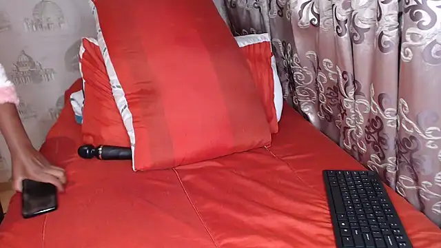 Lunalee online show from May 2026 09:09:01 PM