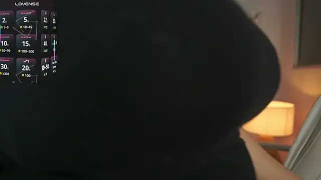 Snapshot of MilaCrave chatting on October 2025 11:40:01 AM MilaCrave online show from October 2025 11:40:01 AM