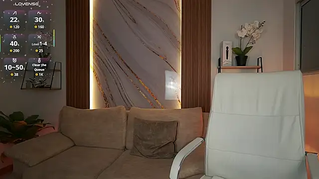 Snapshot of MilaCrave chatting on November 2025 11:43:02 AM MilaCrave online show from November 2025 11:43:02 AM