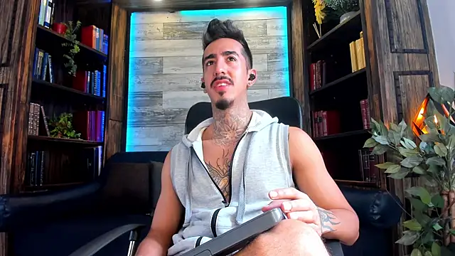 Donovan Desmond online show from December 2025 08:28:02 PM