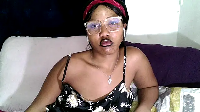 BUNNYCHOWX28 online show from December 2025 05:11:02 PM