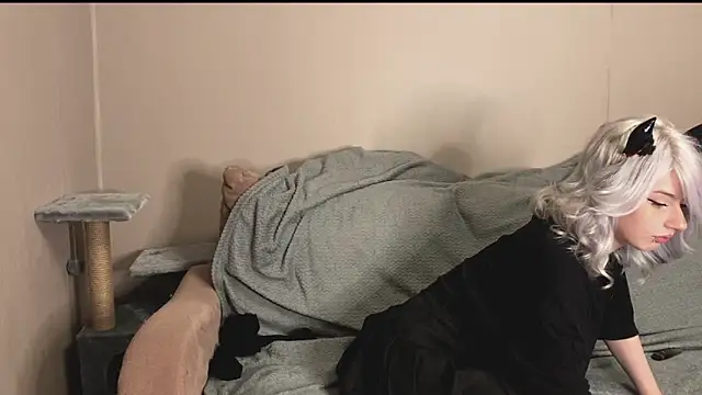 snowy lisa online show from October 2025 12:48:02 PM