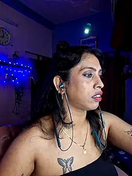 Love Beauty01 online show from March 2026 06:45:02 PM