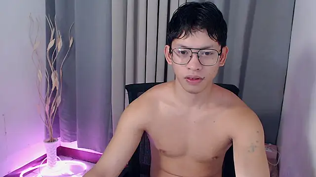 Snapshot of pinkcock_froi2305 chatting on April 2026 12:17:01 AM pinkcock froi2305 online show from April 2026 12:17:01 AM
