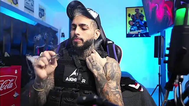 logan hugh8 online show from February 2026 09:38:01 PM