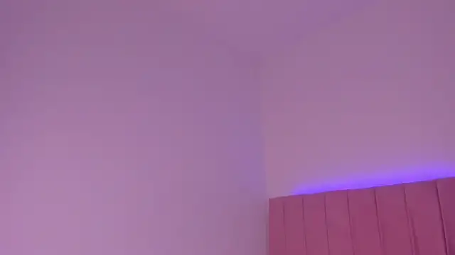 MiaWonderfull online show from November 2025 04:15:01 AM