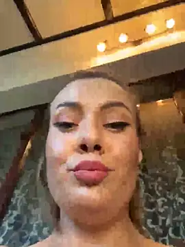 emmasweett11 online show from October 2025 01:00:02 PM