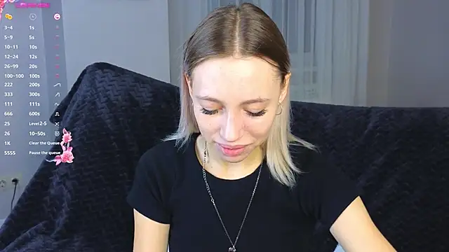 NyxaThorn online show from September 2025 04:08:01 PM