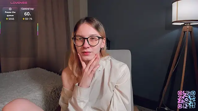 Snapshot of SharylSmalt chatting on February 2026 01:10:02 AM SharylSmalt online show from February 2026 01:10:02 AM