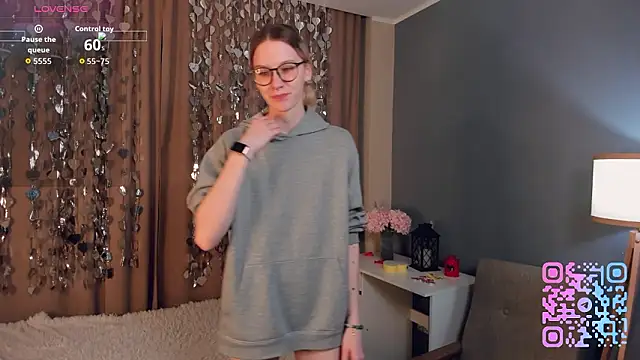 Snapshot of SharylSmalt chatting on February 2026 01:07:02 AM SharylSmalt online show from February 2026 01:07:02 AM