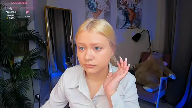 Snapshot of Millie_Vanillies chatting on September 2025 03:01:01 PM Millie Vanillies online show from September 2025 03:01:01 PM