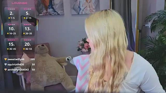 Snapshot of Millie_Vanillies chatting on October 2025 04:12:01 AM Millie Vanillies online show from October 2025 04:12:01 AM