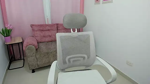 Emiss Jones online show from October 2025 12:38:01 PM