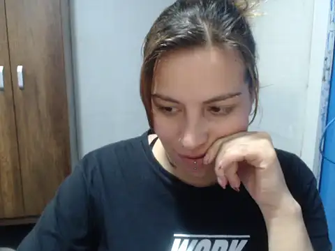 cloequeen15 online show from November 2025 06:41:02 PM