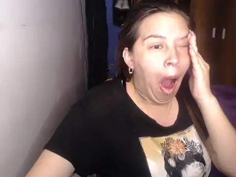 cloequeen15 online show from February 2026 01:50:01 AM