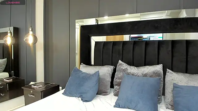 Snapshot of hannah_miltonn chatting on December 2025 11:00:01 PM hannah miltonn online show from December 2025 11:00:01 PM