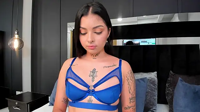 Snapshot of hannah_miltonn chatting on December 2025 06:48:02 PM hannah miltonn online show from December 2025 06:48:02 PM