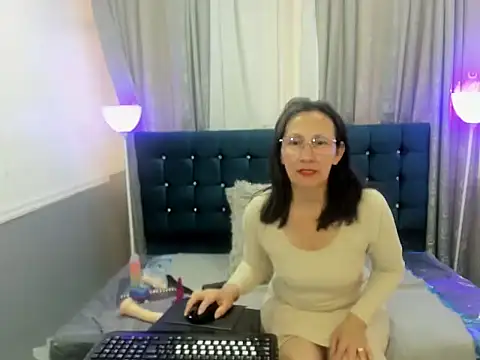 Snapshot of Oriana_Jhonson chatting on April 2026 12:09:02 PM Oriana Jhonson online show from April 2026 12:09:02 PM