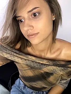 Snapshot of AishaKali chatting on September 2025 09:00:02 AM AishaKali online show from September 2025 09:00:02 AM