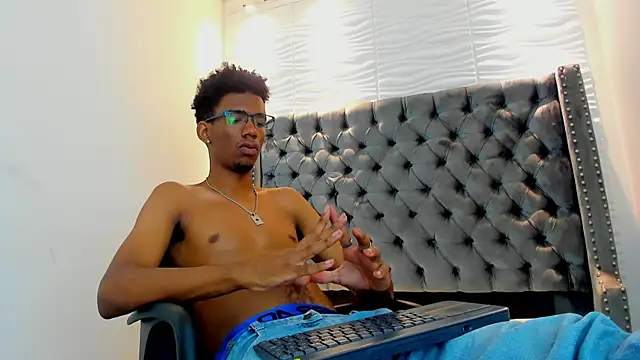 Snapshot of nero_reyd chatting on October 2025 07:47:02 PM nero reyd online show from October 2025 07:47:02 PM